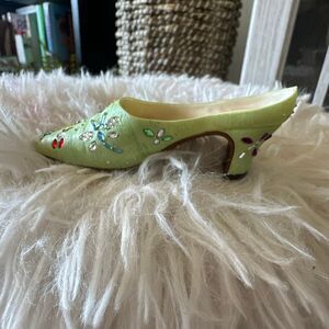 Just the right shoe by raine 2000 Green collector shoe Summer buzz